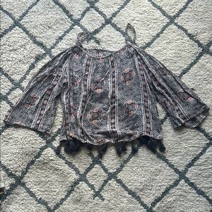 American Eagle Outfitters Gray Ruffled Crop Blouse